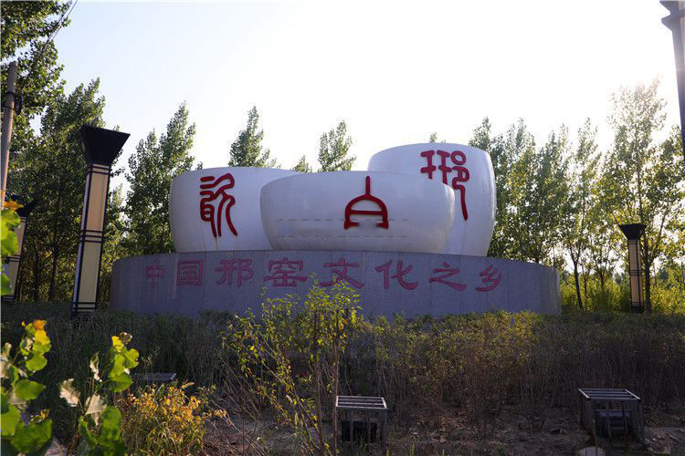 大型邢白瓷雕塑