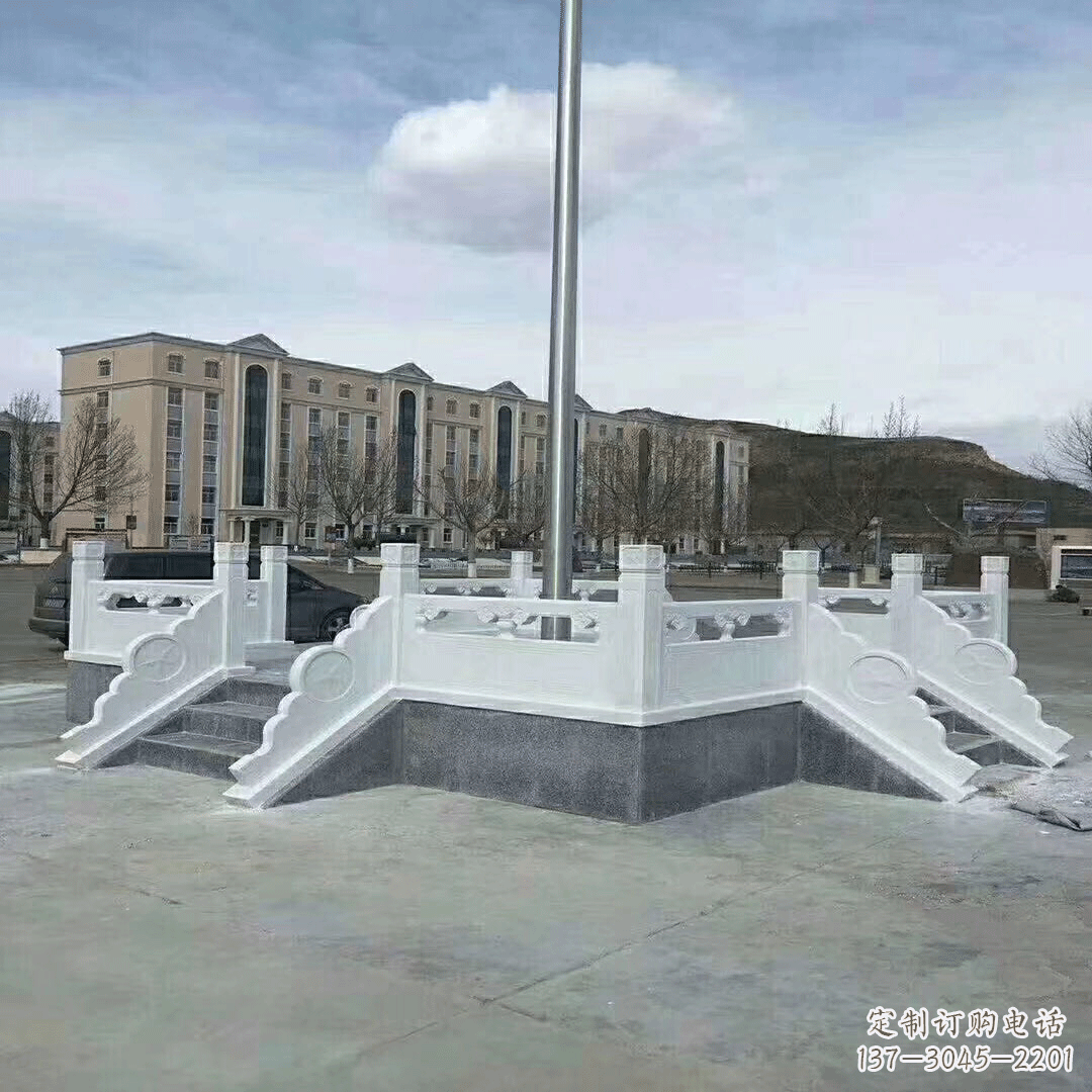 象征著尊嚴(yán)的升旗臺(tái) 象征著尊嚴(yán)的升旗臺(tái)