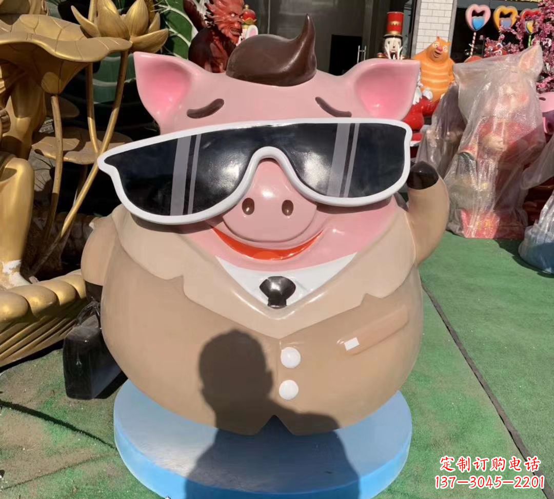 玻璃鋼卡通豬雕塑 商場景觀擺件