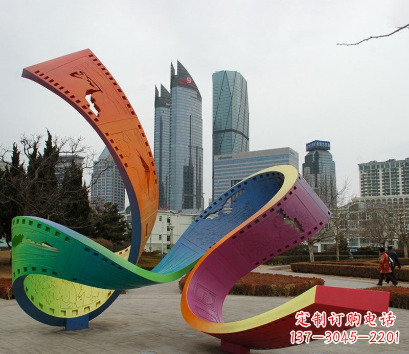 不銹鋼彩色膠卷雕塑