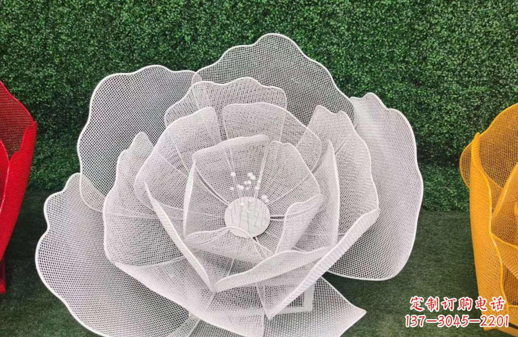 不銹鋼彩色鏤空花朵雕塑