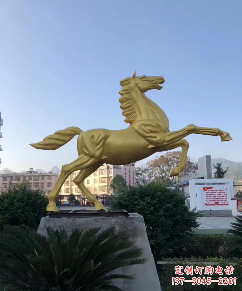 不銹鋼城市廣場的馬雕塑——一個給城市帶來新鮮感的藝術作品