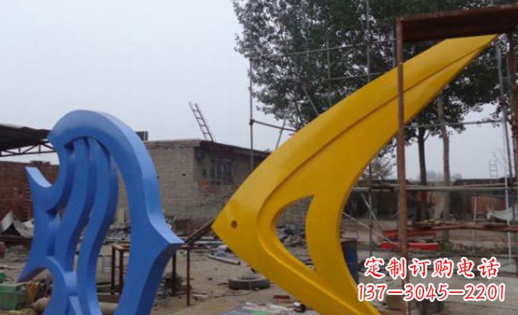 不銹鋼抽象三角魚(yú)公園景觀雕塑