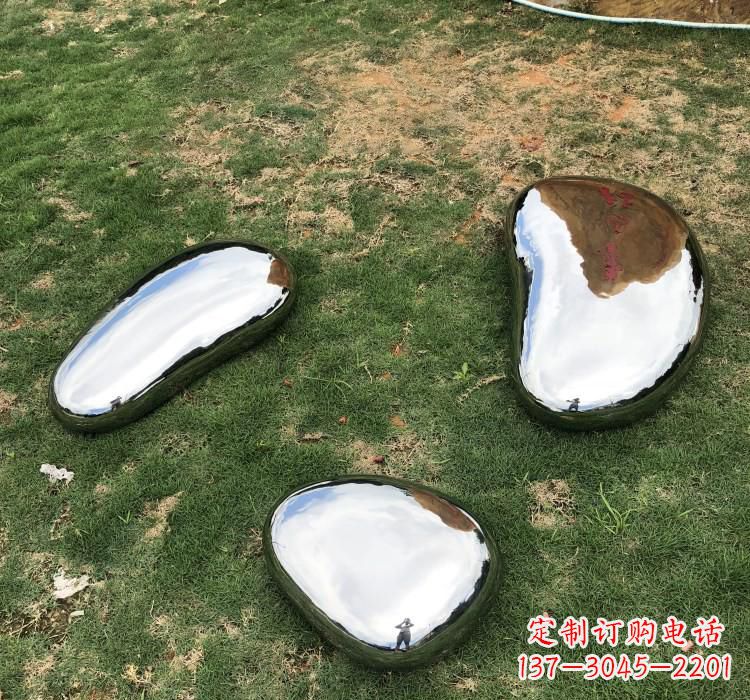 不銹鋼鵝卵石雕塑精致與經(jīng)典的完美結(jié)合