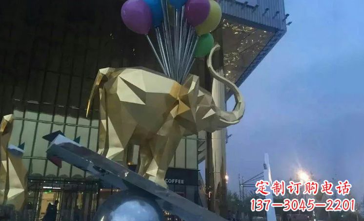 大象踩高蹺——點綴城市景觀
