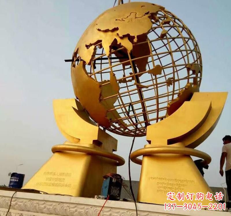 不銹鋼地球儀鏤空雕塑：以藝術(shù)展示地球的美