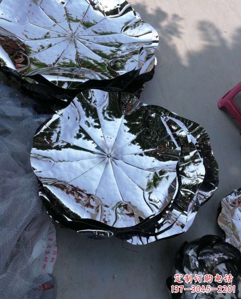 不銹鋼鍛造的蓮花雕塑