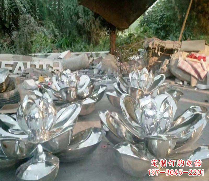 不銹鋼荷花雕塑給公園帶來燦爛美景