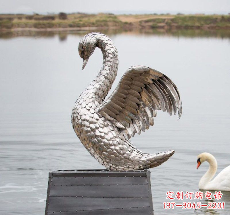 不銹鋼雕刻的優雅天鵝
