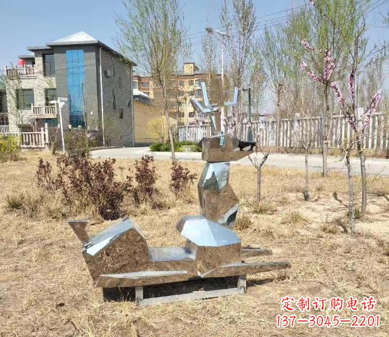 不銹鋼公園小鹿雕塑給公園帶來溫馨氣息 不銹鋼公園小鹿雕塑給公園帶來溫馨氣息