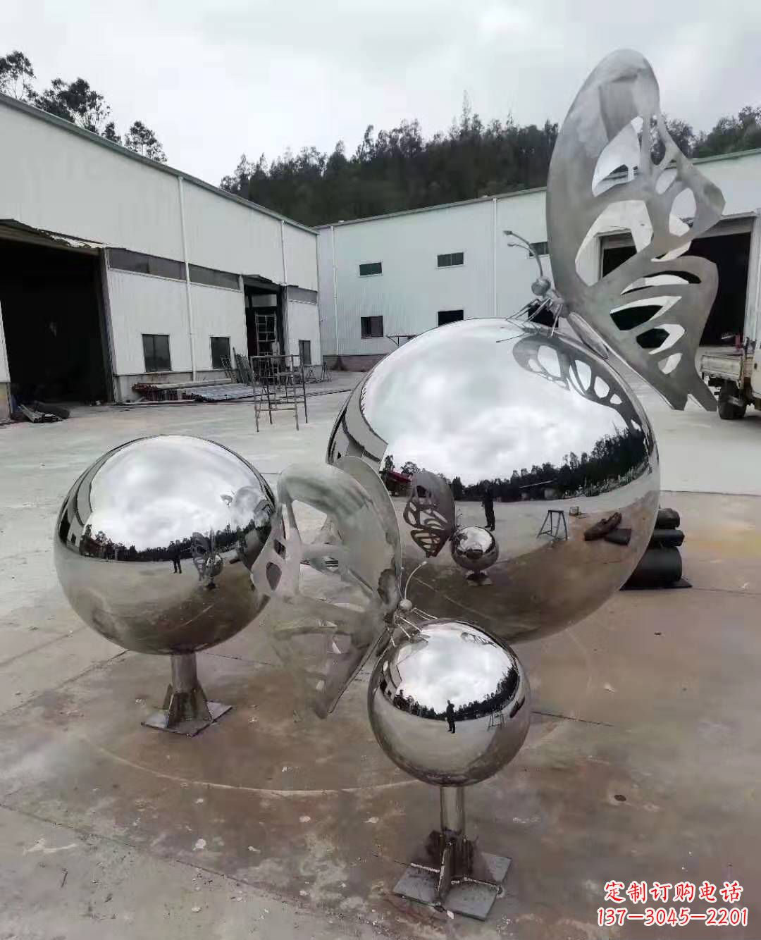 不銹鋼蝴蝶雕塑美麗而迷人