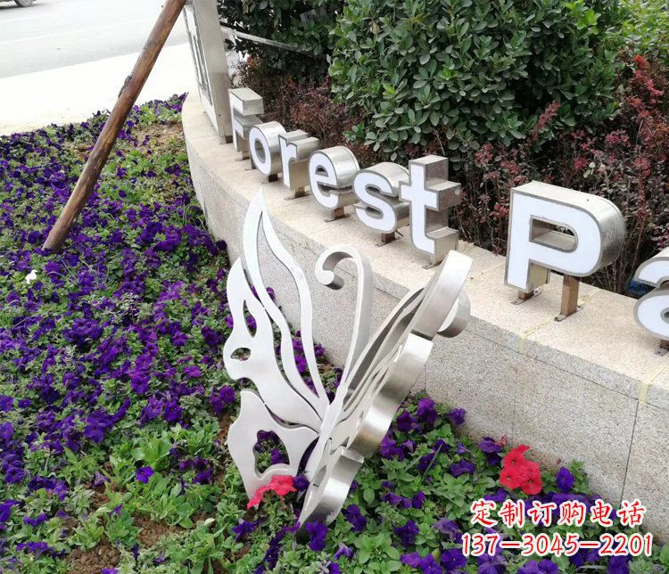 不銹鋼蝴蝶飛舞，景觀雕塑點(diǎn)綴公園