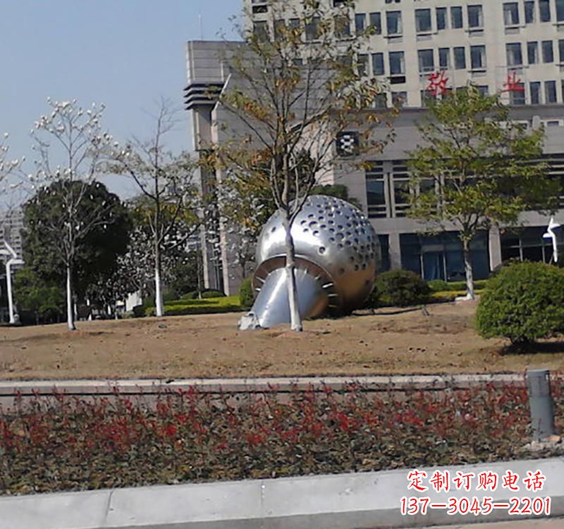不銹鋼話筒雕塑：簡約而又具有現代感