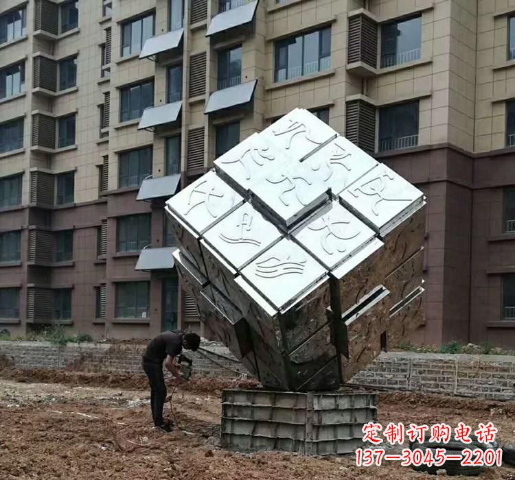 不銹鋼景觀魔方雕塑——現代科技的精妙結合