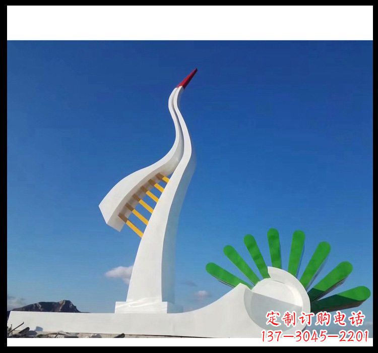 不銹鋼松樹雕塑，美輪美奐