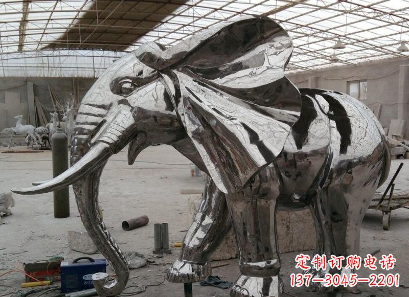不銹鋼鏡面大象雕塑——獨特的藝術精品