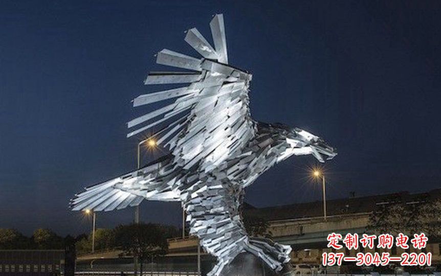 金色老鷹展翅飛翔——不銹鋼老鷹抓球廣場景觀雕塑