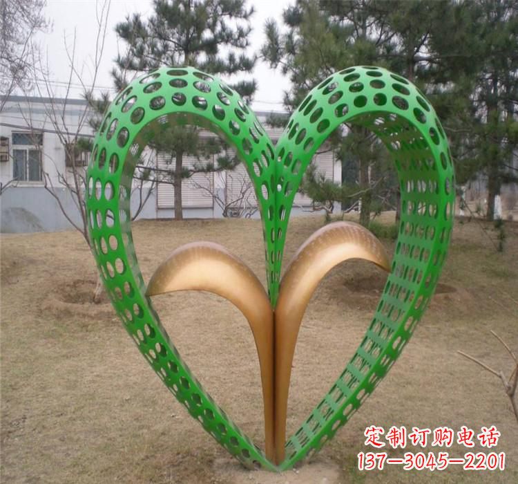 不銹鋼鏤空愛心雕塑