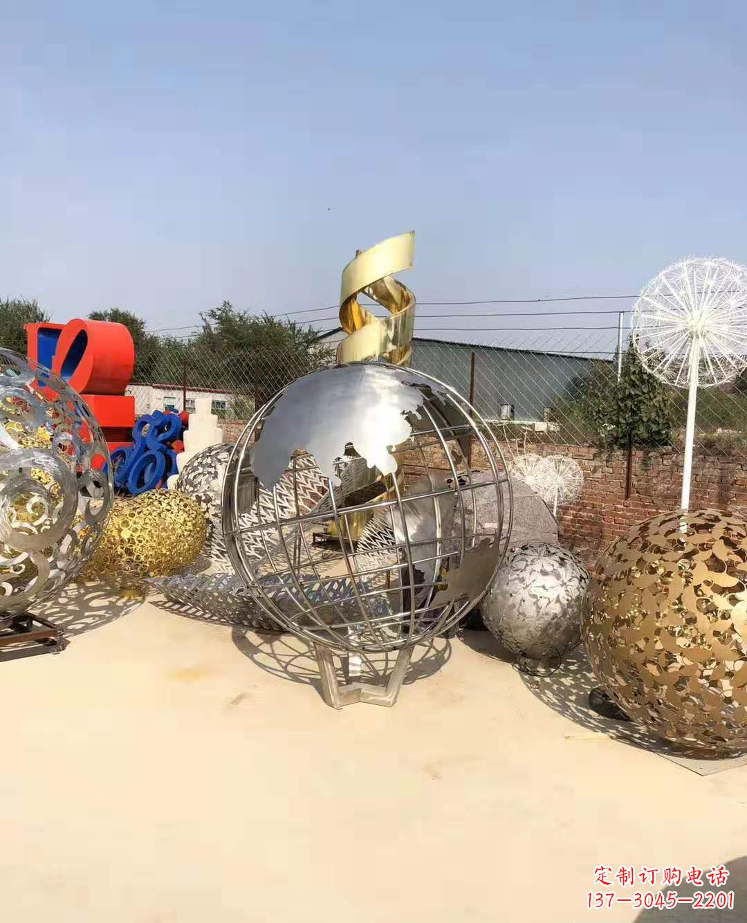 不銹鋼鏤空地球儀雕塑：精美裝飾擺件