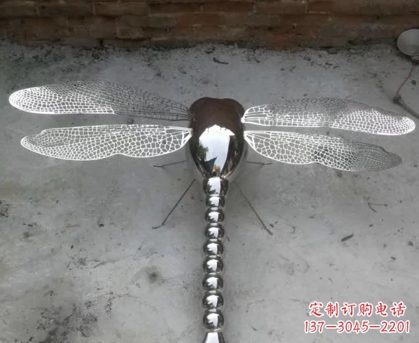 不銹鋼鏤空蜻蜓雕塑11
