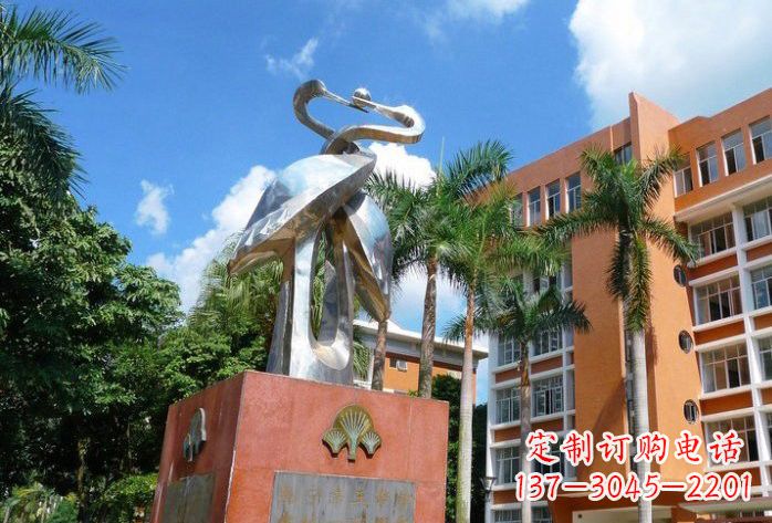 不銹鋼仙鶴雕塑美麗而神秘 不銹鋼仙鶴雕塑美麗而神秘
