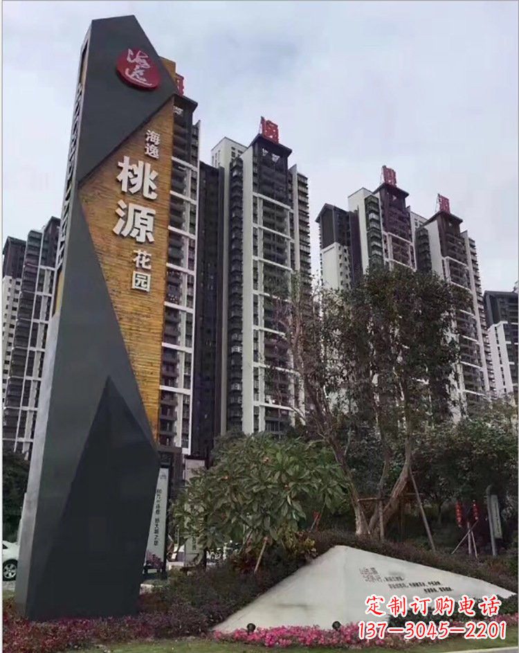 不銹鋼小區(qū)精神堡壘雕塑