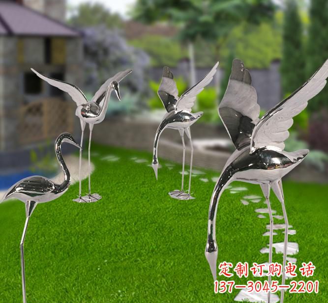 不銹鋼園林展翅仙鶴雕塑給人們帶來神秘的藝術(shù)之美