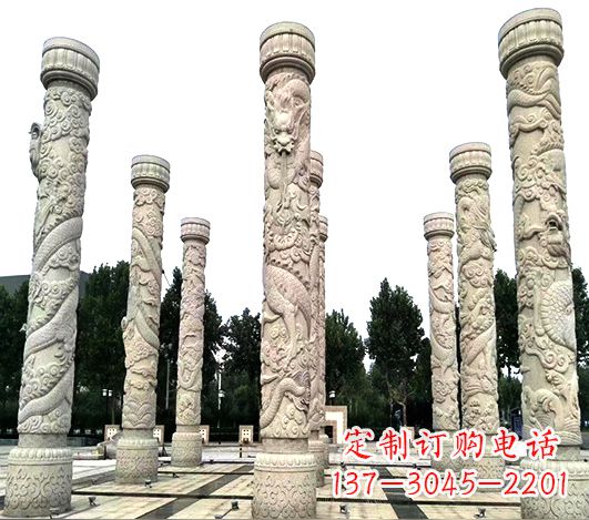 精美龍柱雕塑，點綴城市廣場