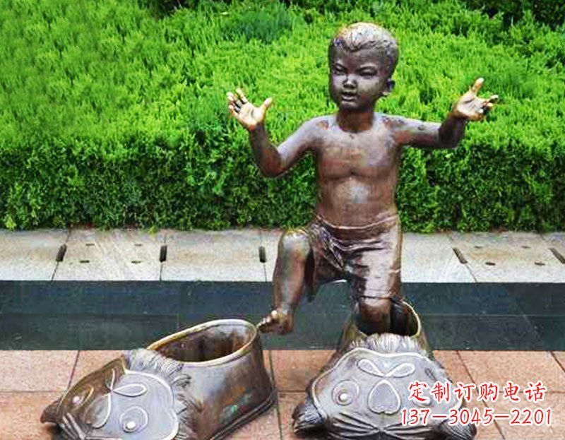 穿老虎鞋的小孩公園小品玻璃鋼仿銅雕塑