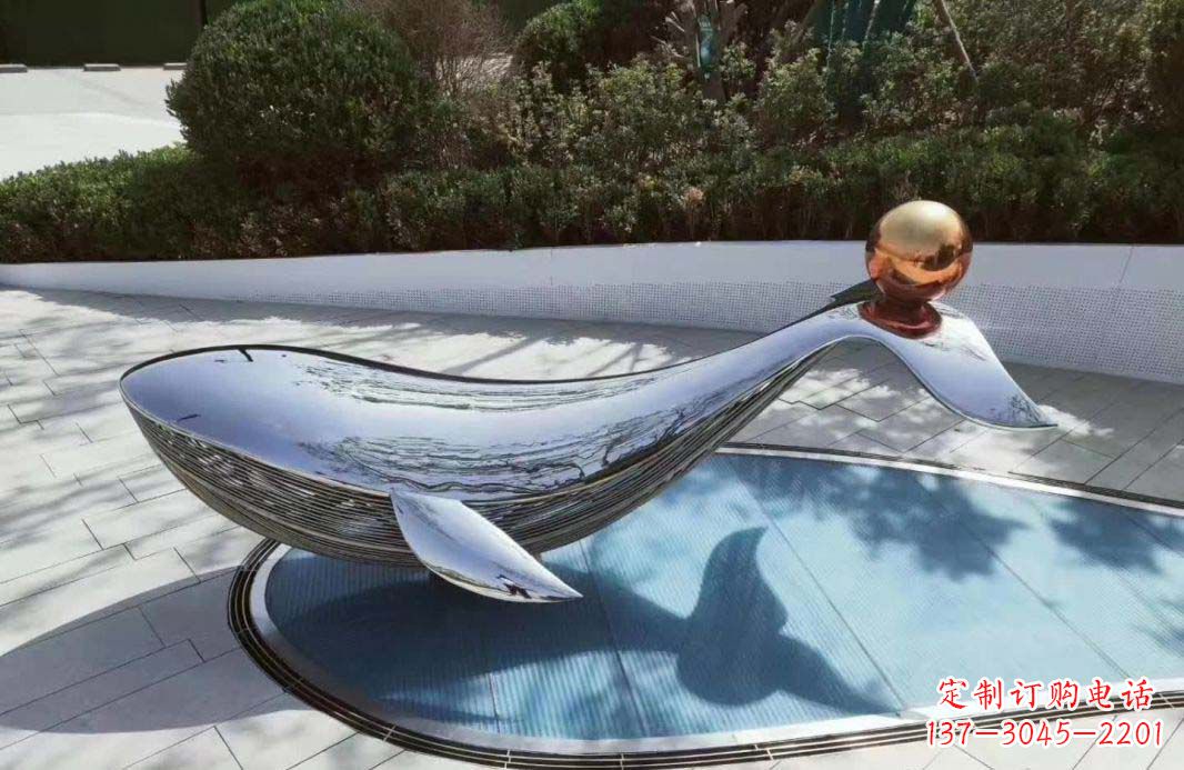 新穎獨(dú)特的鏡面不銹鋼海豚雕塑