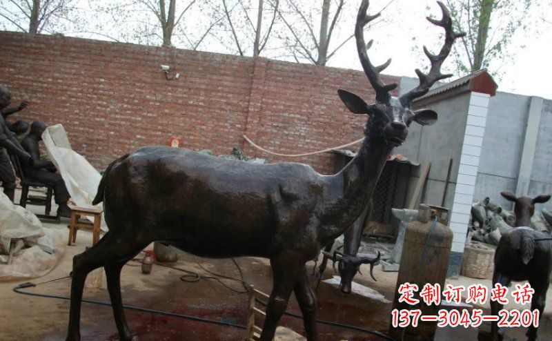 精美梅花鹿銅雕，施展藝術之美