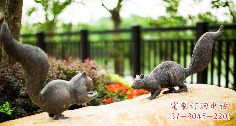 公園松鼠動物銅雕