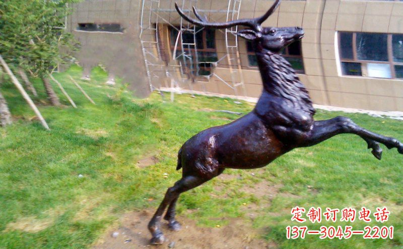 跳躍的鹿動物銅雕