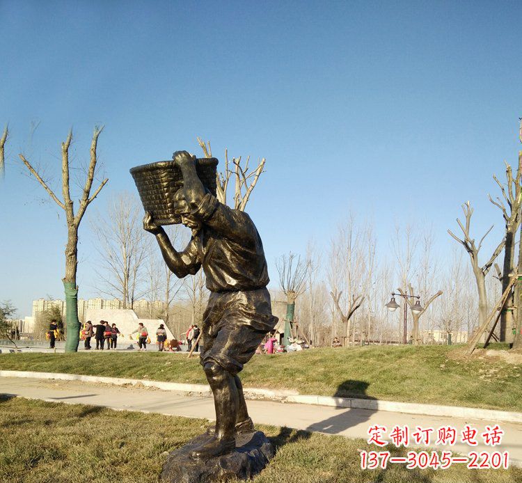 公園銅雕下地干活人物雕塑