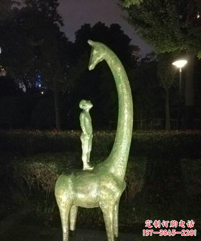 壯觀絕倫的長(zhǎng)頸鹿雕塑