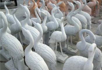 風格獨特的仙鶴石雕擺件