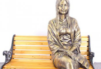 銅雕女孩，新穎可愛，為公園增添色彩