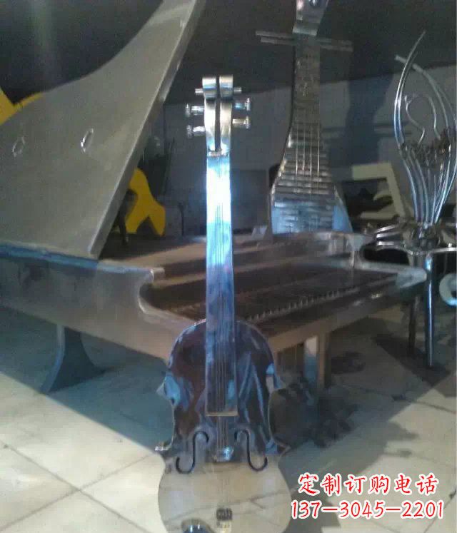 中領雕塑：優雅音樂之旅，為您帶來不銹鋼吉他景觀雕塑！