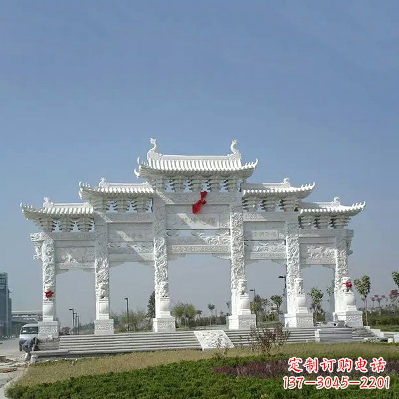 廣場(chǎng)漢白玉五門石牌坊