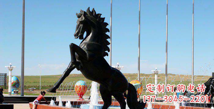 廣場立馬動物銅雕