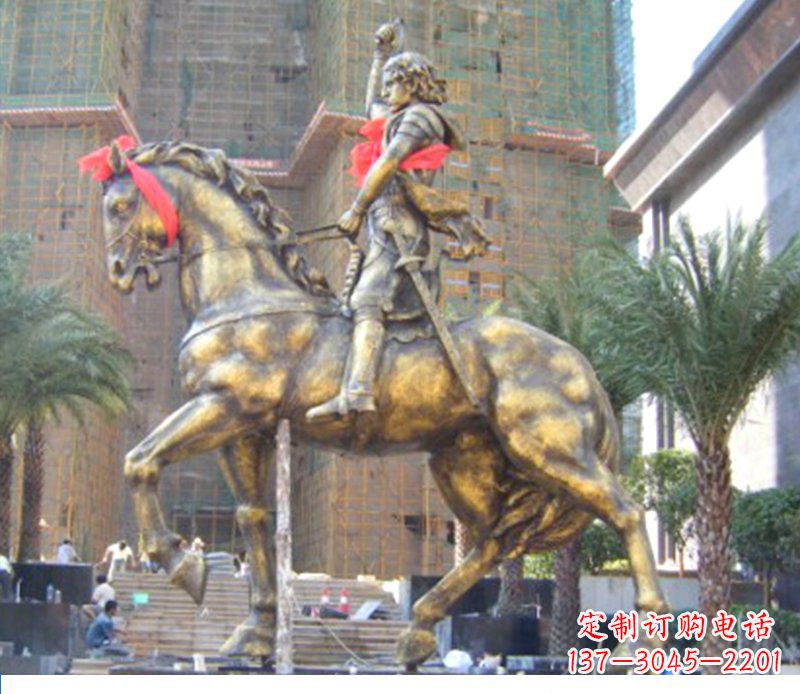 廣場西方騎馬戰士紀念銅雕