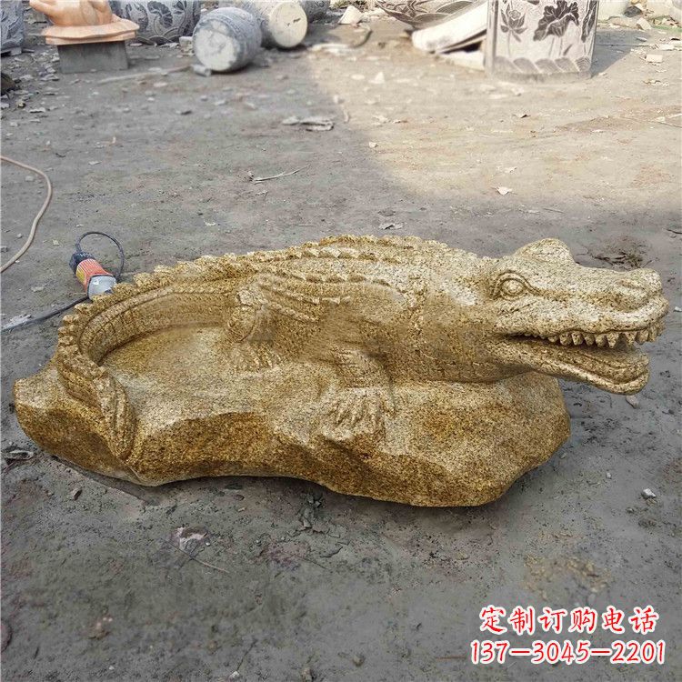 黃金麻鱷魚石雕