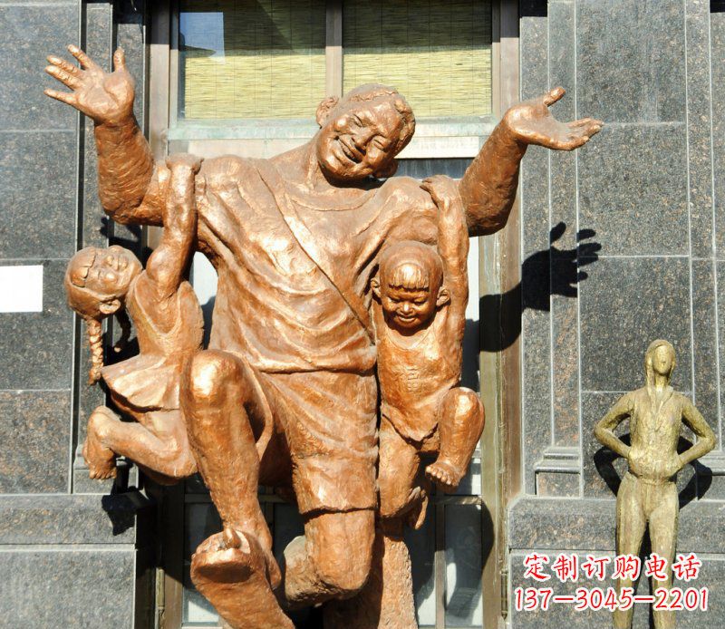街邊和兒女玩耍的父親小品銅雕