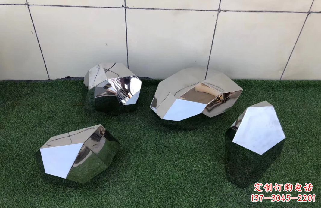 鏡面不銹鋼石頭方塊雕塑1