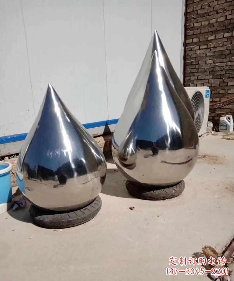 優雅鏡面不銹鋼水滴雕塑
