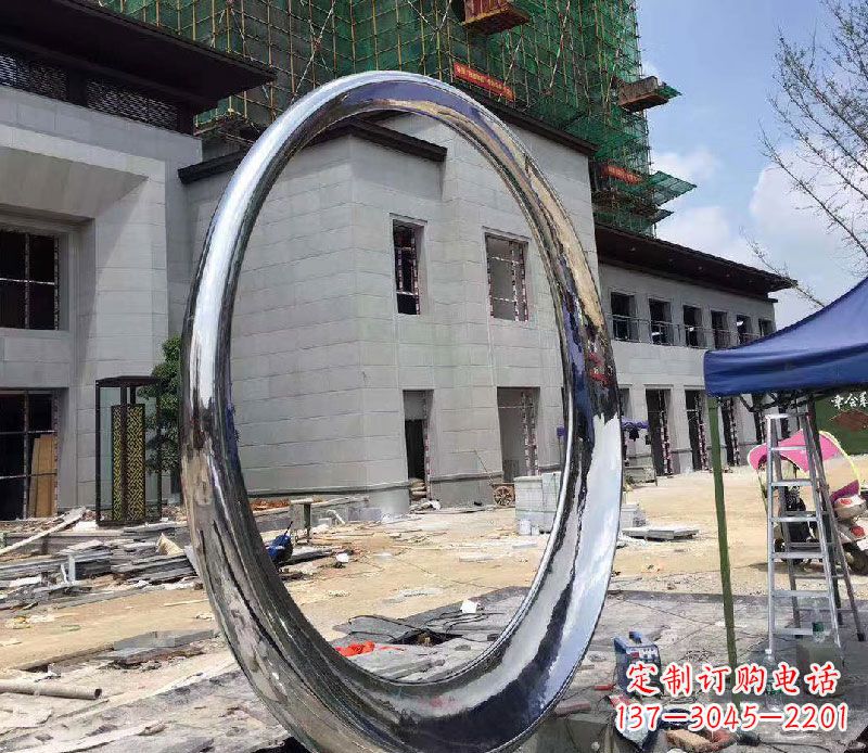 精致典雅的鏡面不銹鋼圓環雕塑