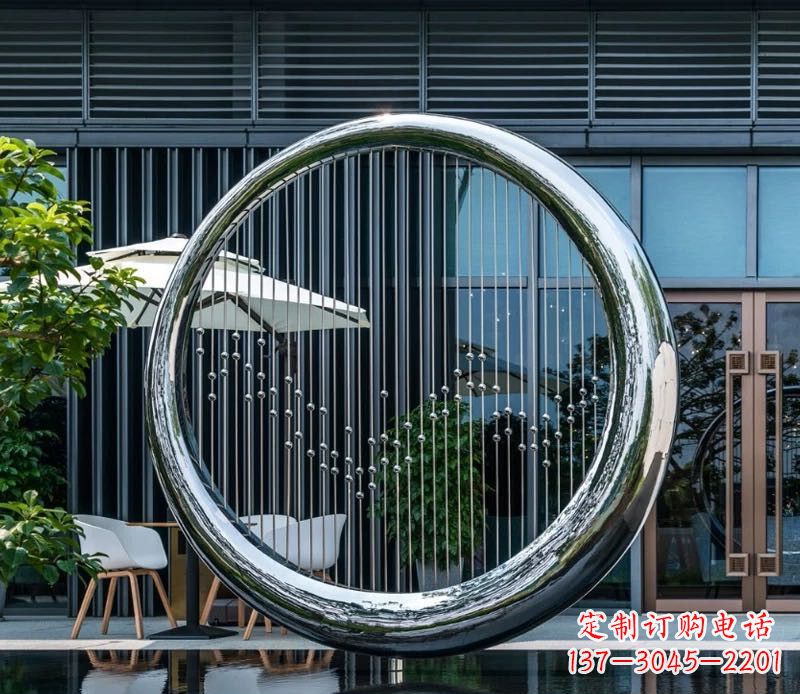 精美的鏡面不銹鋼圓環雕塑