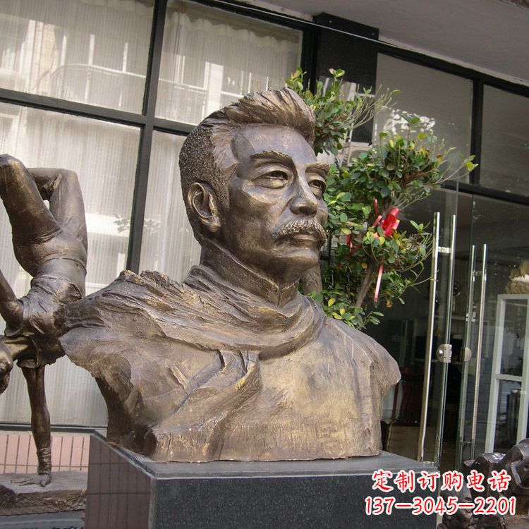 魯迅先生校園名人像