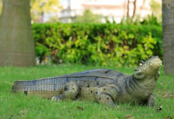 合嘴仿真鱷魚公園園林草坪動(dòng)物雕塑擺件