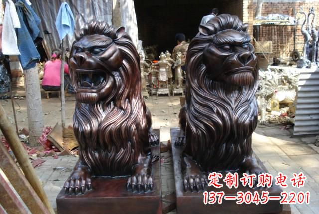 趴著的銅雕獅子